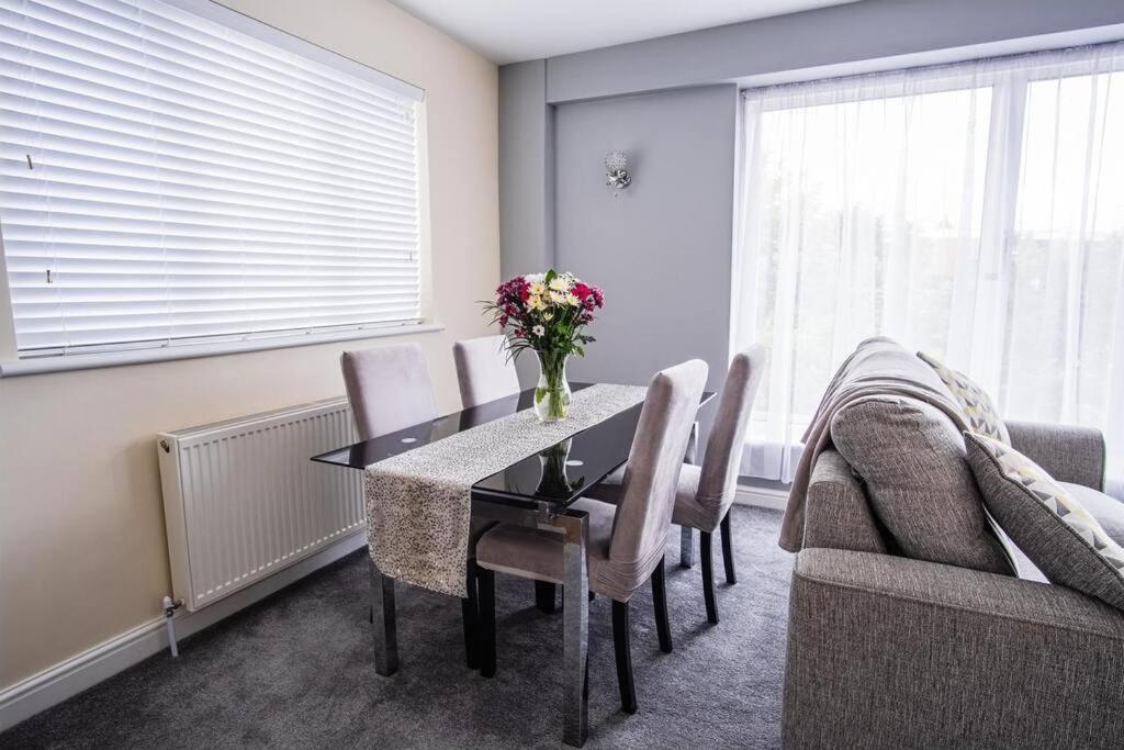 Tallets Apartment With Balcony & Parking Tewkesbury Exterior foto