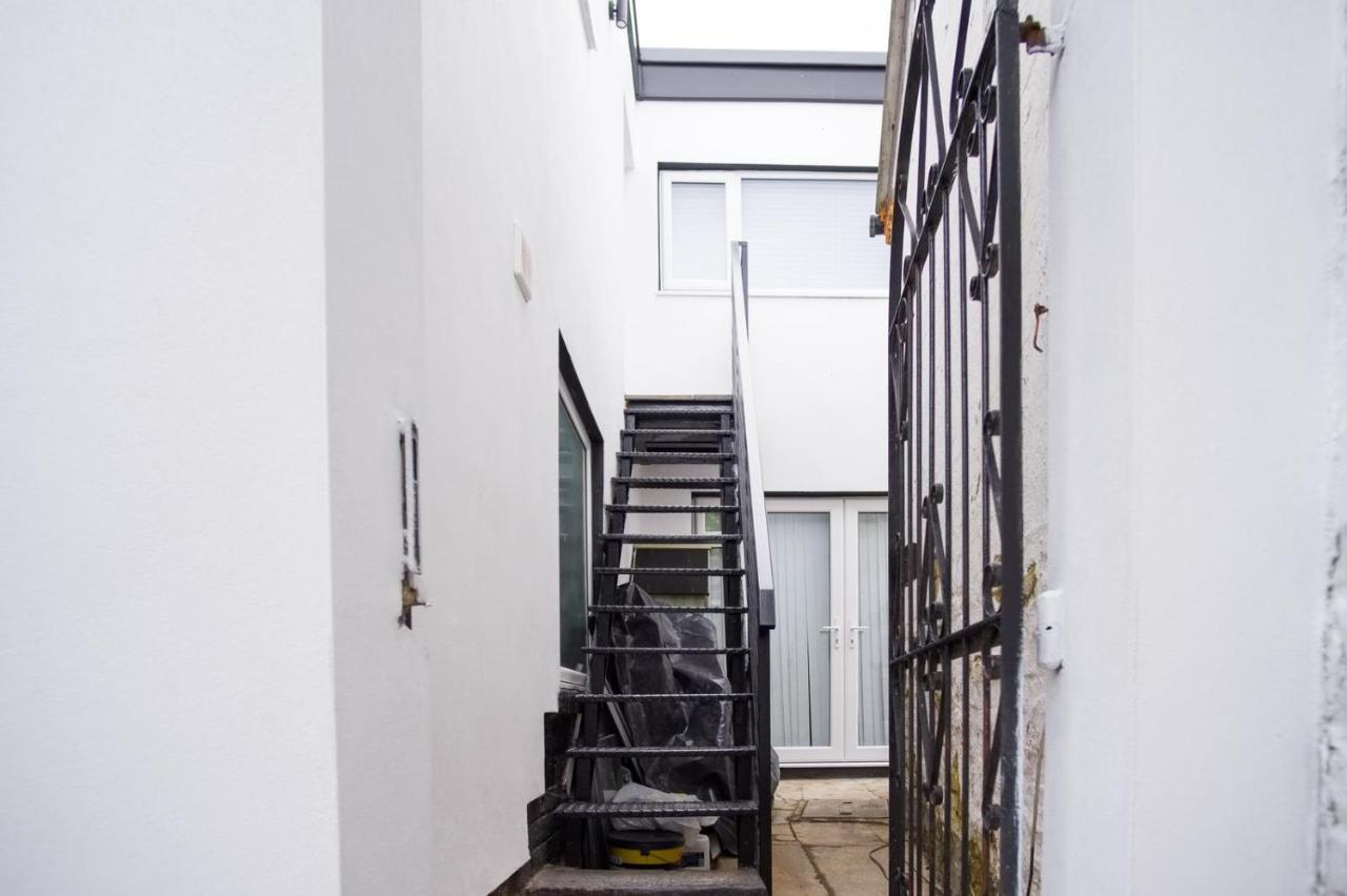 Tallets Apartment With Balcony & Parking Tewkesbury Exterior foto